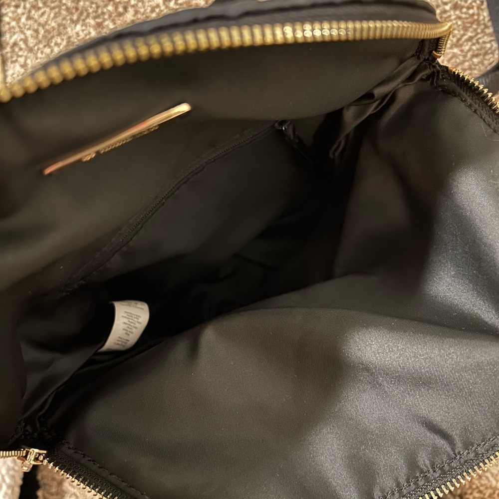 lululemon athletica Black Crossbody Bag with Gold Hardware - Picture 4 of 6